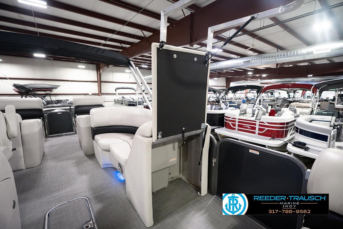 Used 2018 Manitou 23 Oasis RF VP