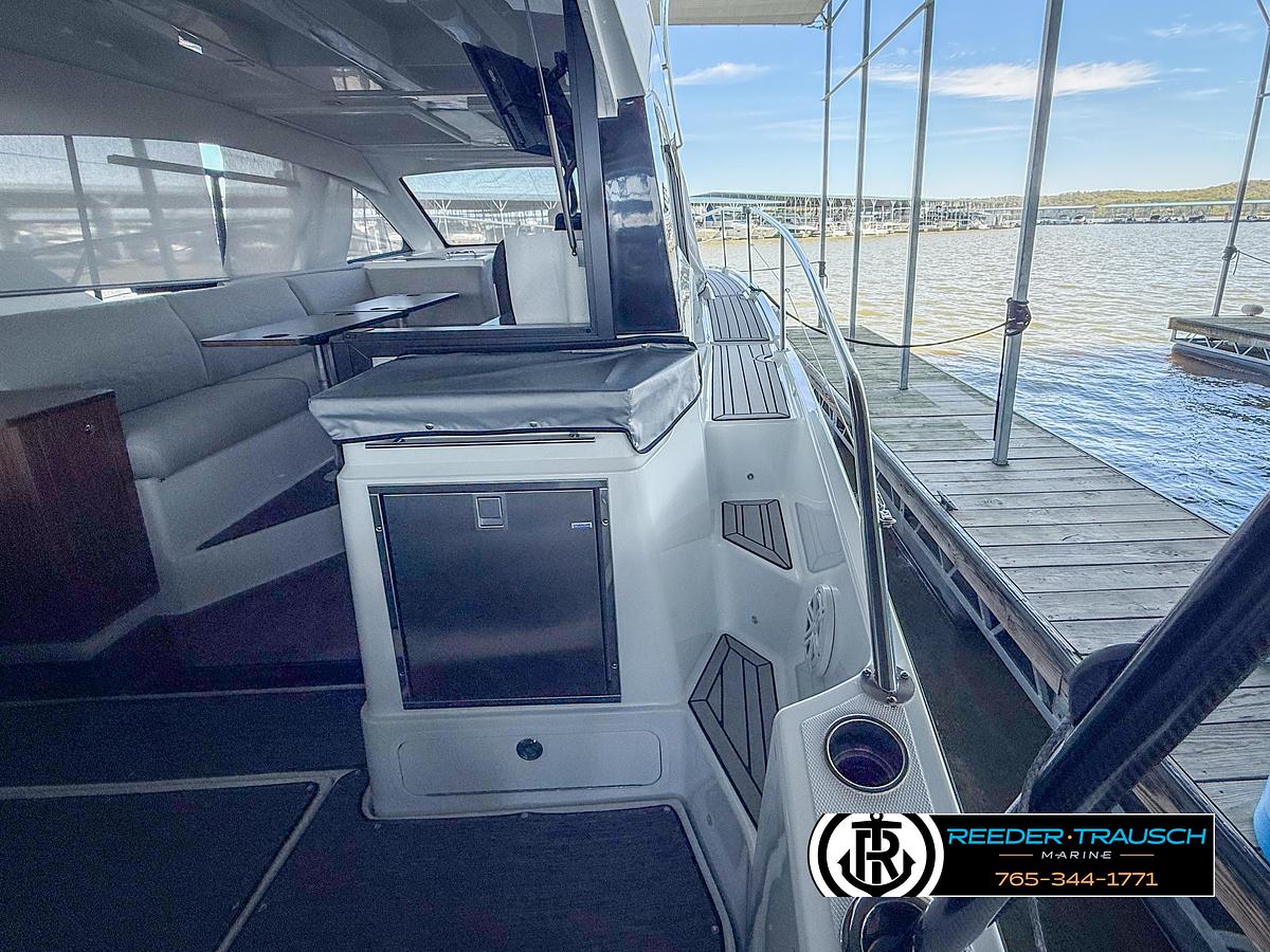 2021 Four Winns Vista 355 Coupe OB