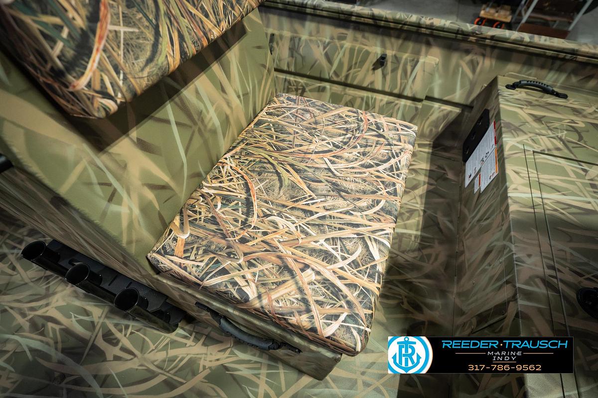 2026 Lund 1870 Predator Center Console