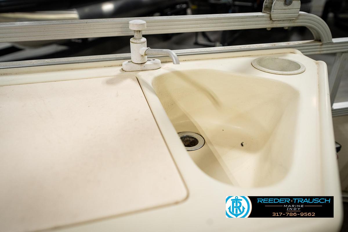 Used 2000 Bennington 2275 LX