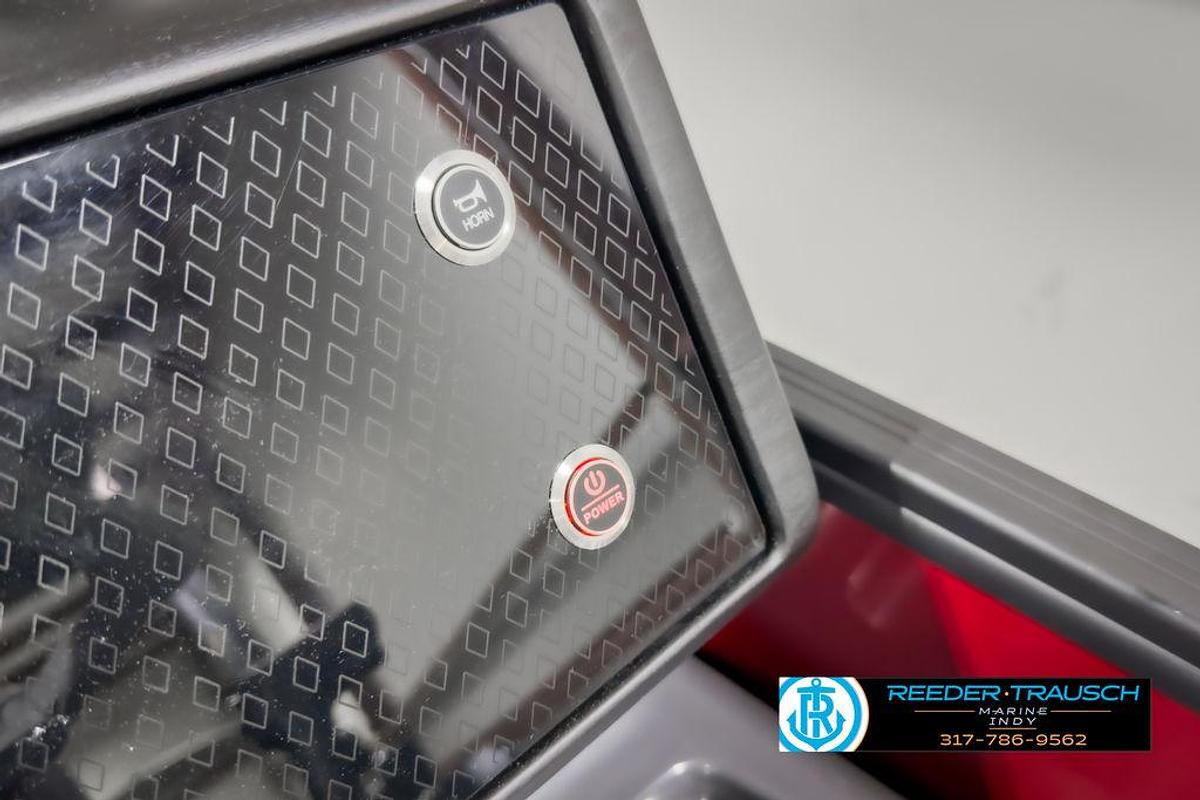 2025 Bennington 24 MSB