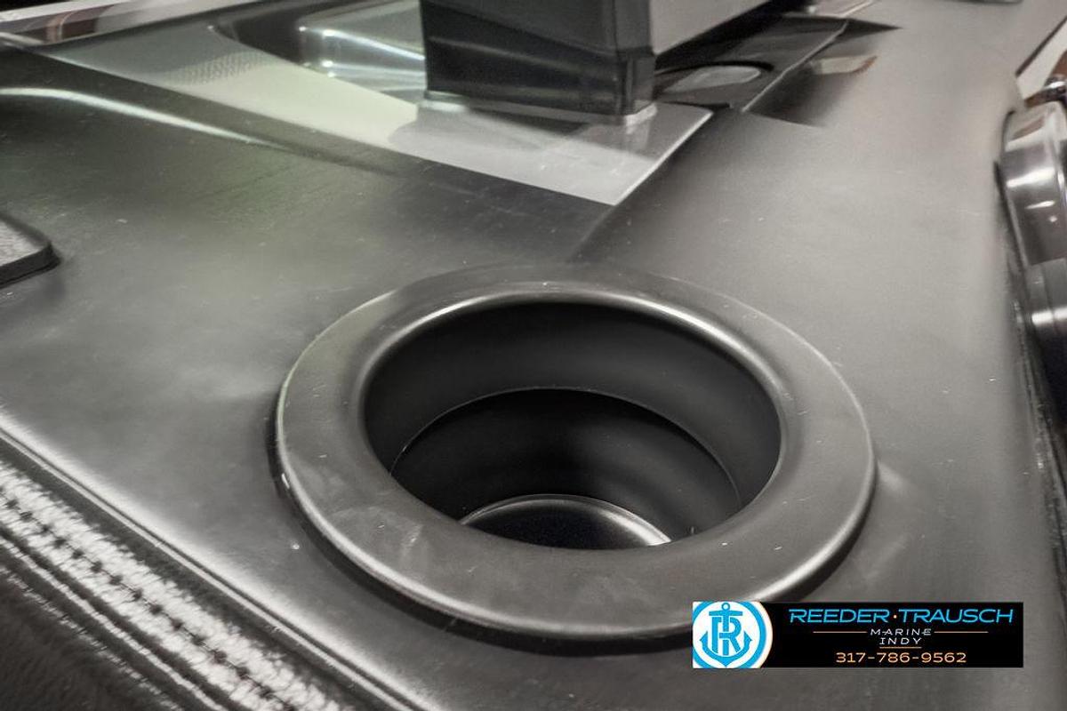 2025 Bennington 24 MSB