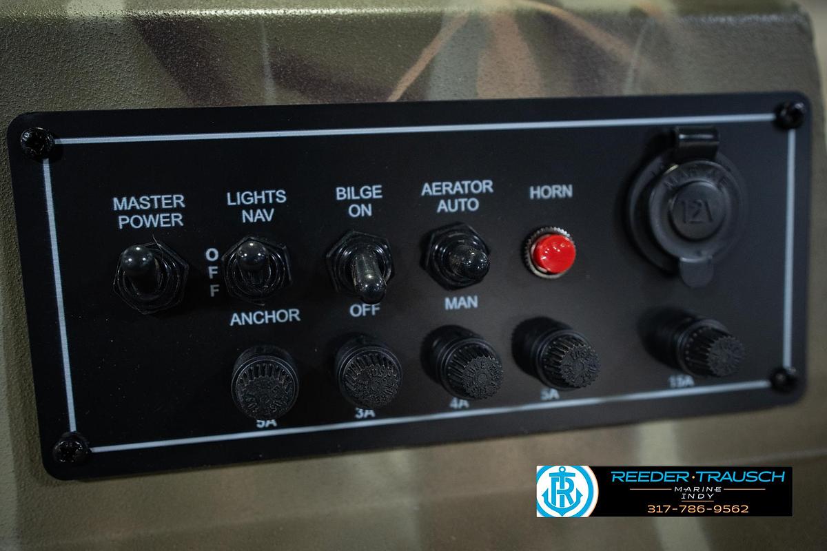 2026 Lund 1870 Predator Center Console