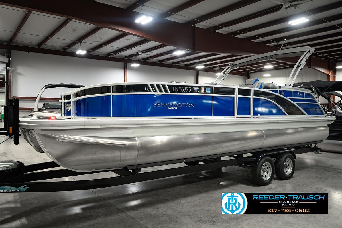 Used 2025 Bennington 25 L Bowrider