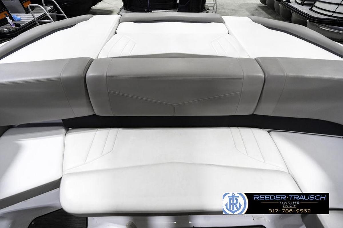 Used 2021 Four Winns H260