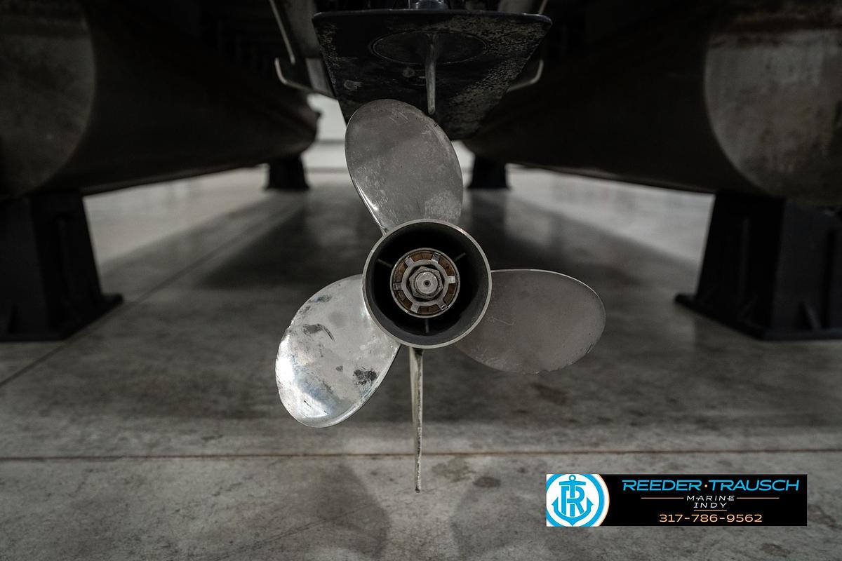 Used 2011 Bennington 2274 RCL