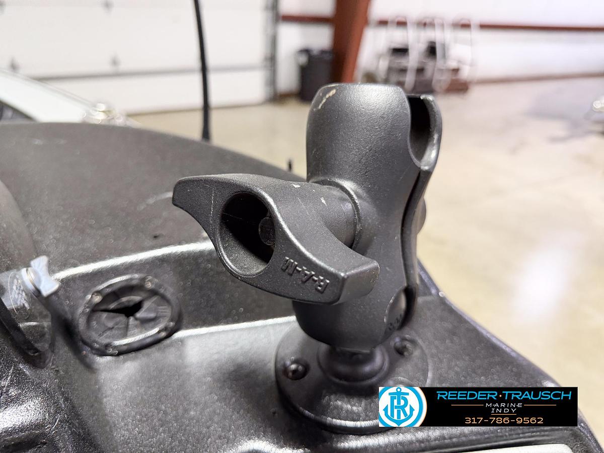 Used 1999 Lund Mr. Pike 17