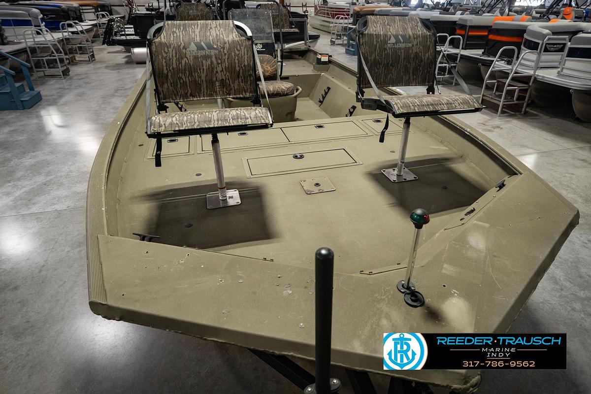 Used 2018 Tracker 2072 CC