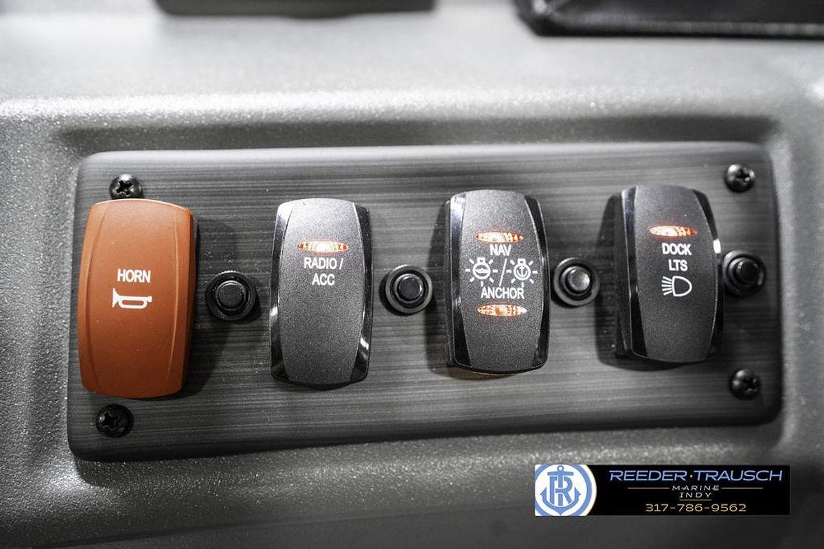 2025 Bennington 21 SS