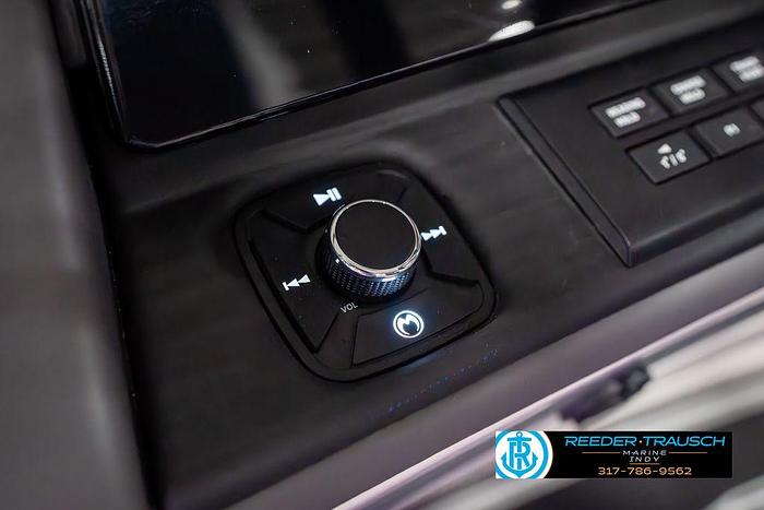 2025 Bennington QX SB T2