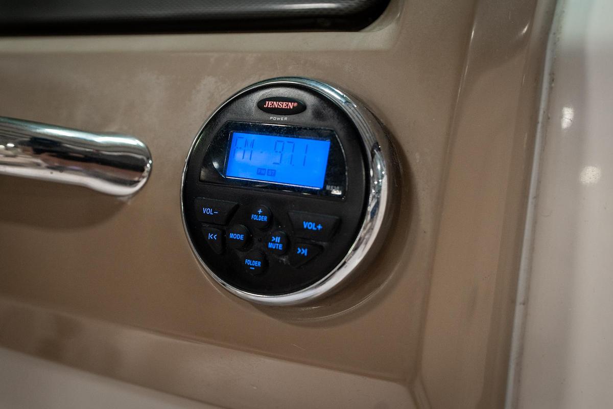 Used 2013 Chapparal 19 H20 F/S