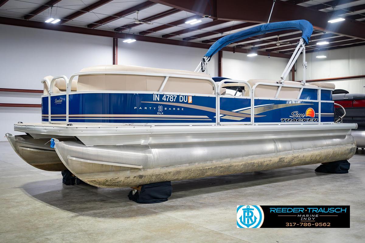 Used 2014 Tracker Marine Sig Party Barge 20 DLX