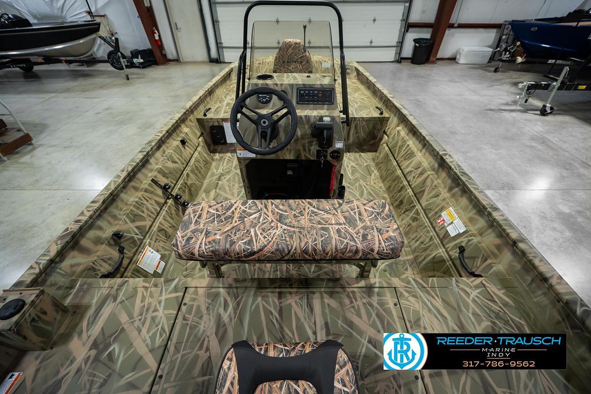 2026 Lund 1870 Predator Center Console