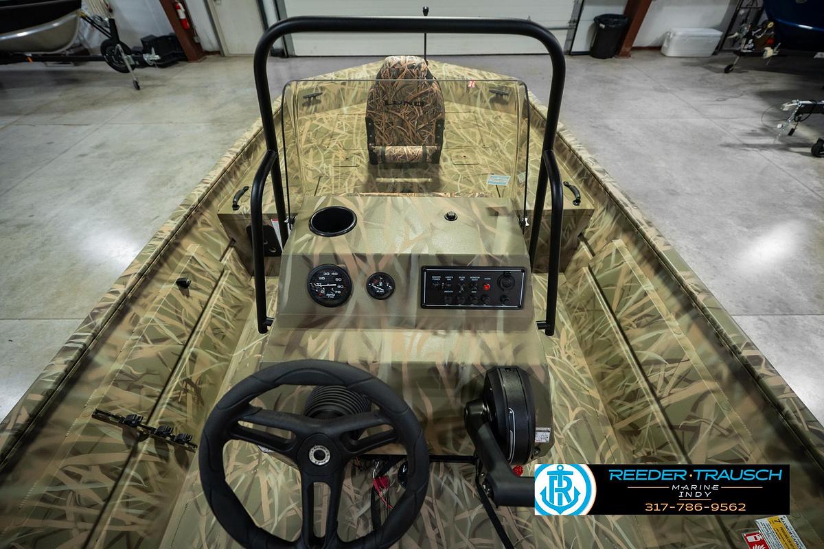 2026 Lund 1870 Predator Center Console