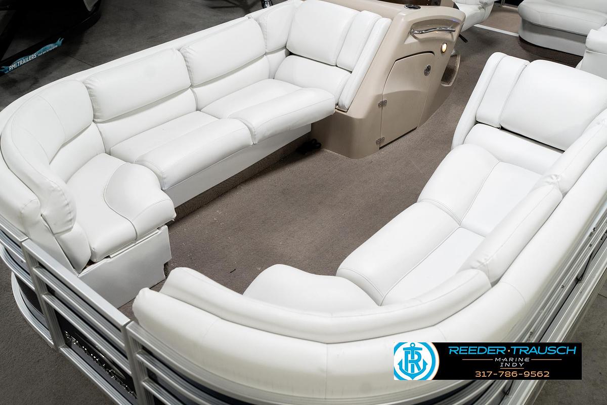 Used 2011 Bennington 2274 RCL