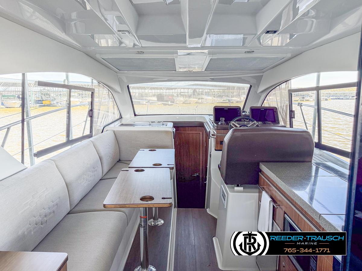 2021 Four Winns Vista 355 Coupe OB