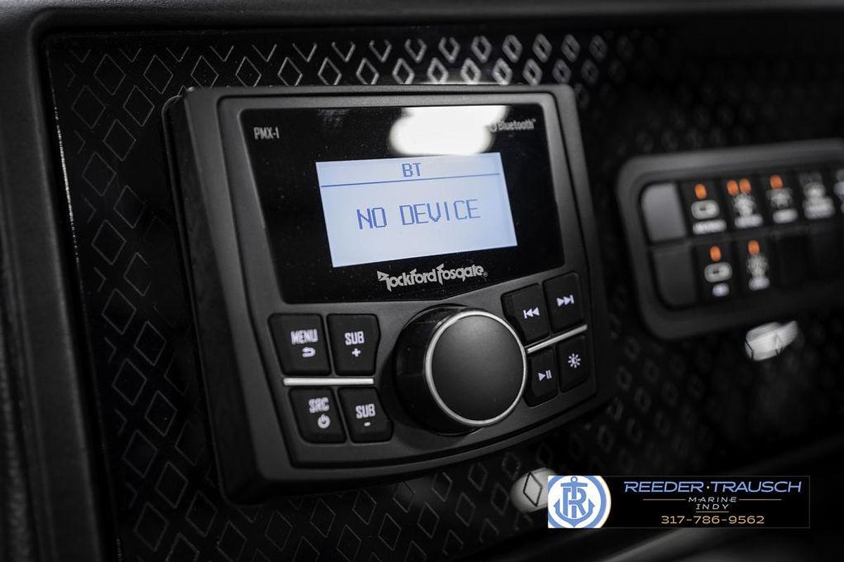 2025 Bennington 24 MFB