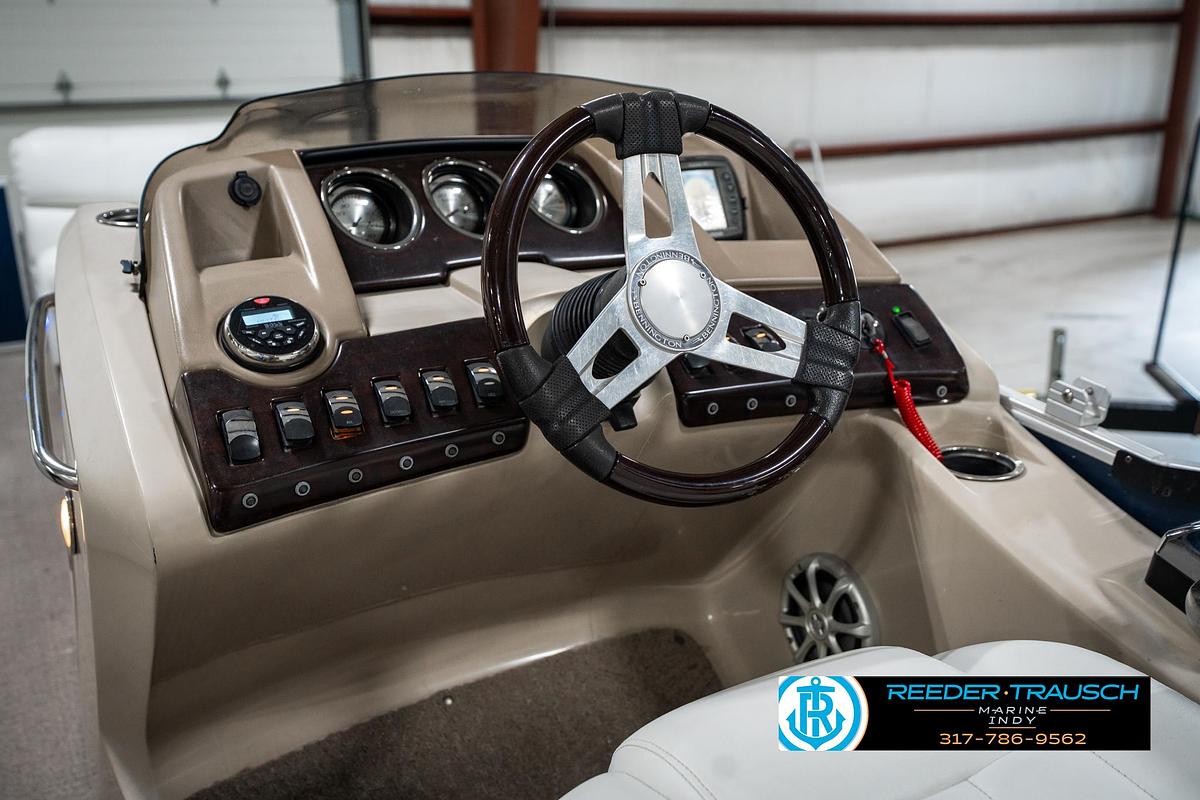 Used 2011 Bennington 2274 RCL