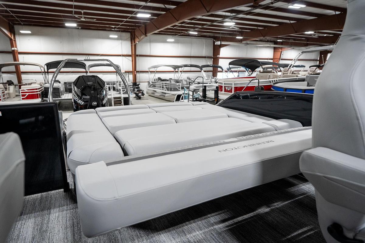 2025 Bennington 24 MSB