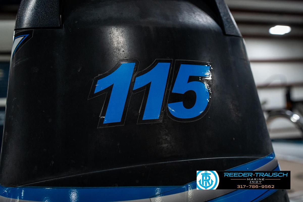 Used 2011 Bennington 2274 RCL