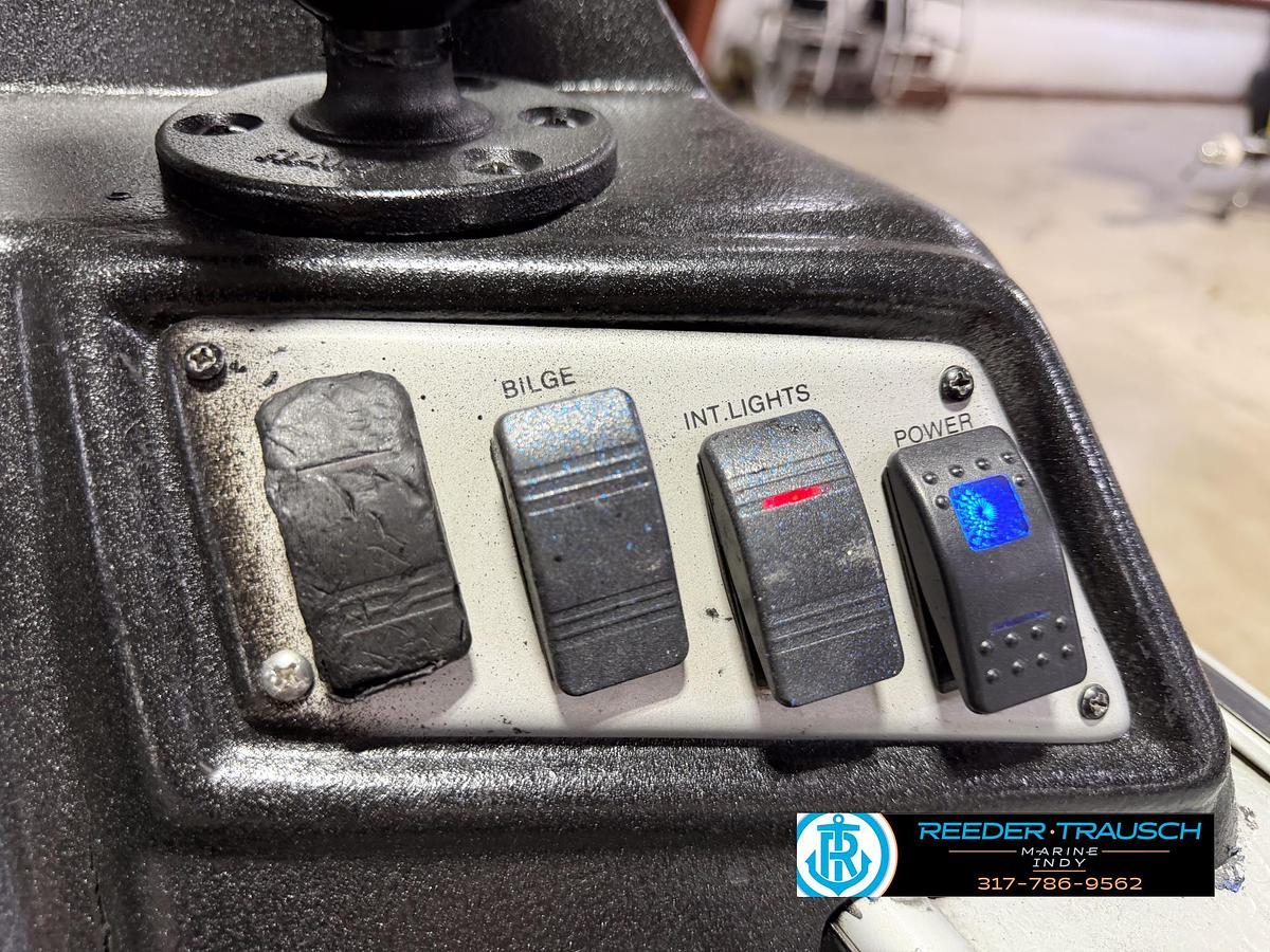 Used 1999 Lund Mr. Pike 17