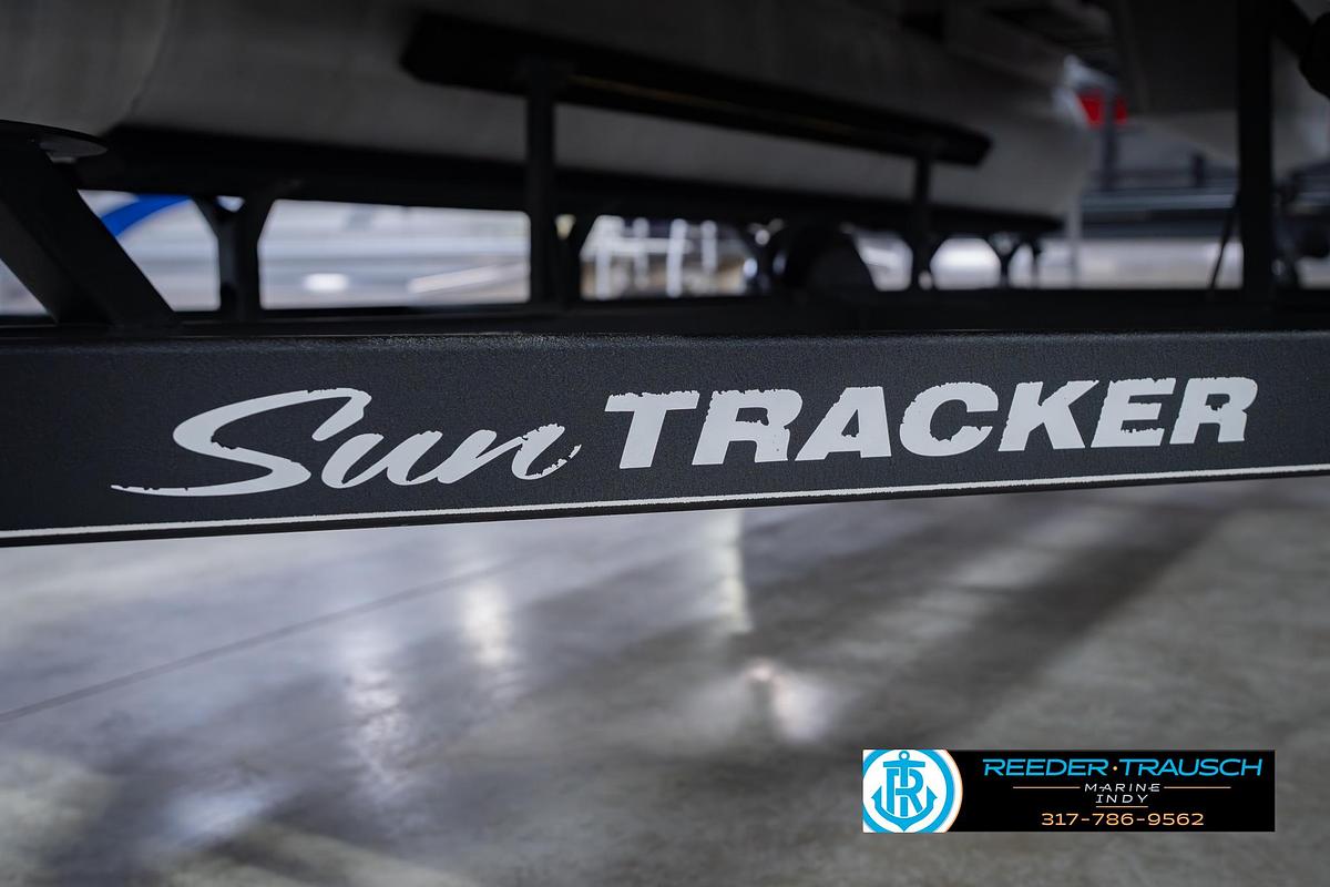 Used 2017 Sun Tracker Fishin' Barge 20 DLX