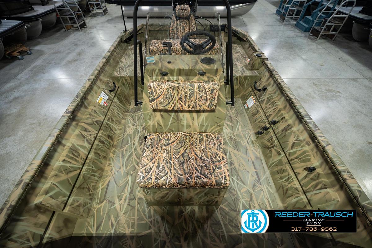 2026 Lund 1870 Predator Center Console