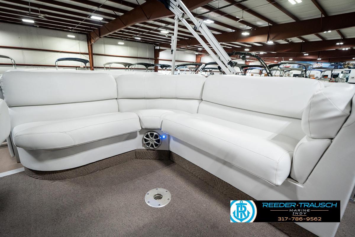 Used 2011 Bennington 2274 RCL