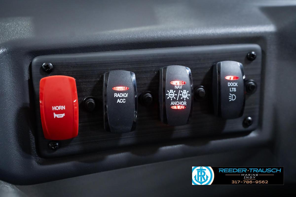 2027 Bennington 22 SSB