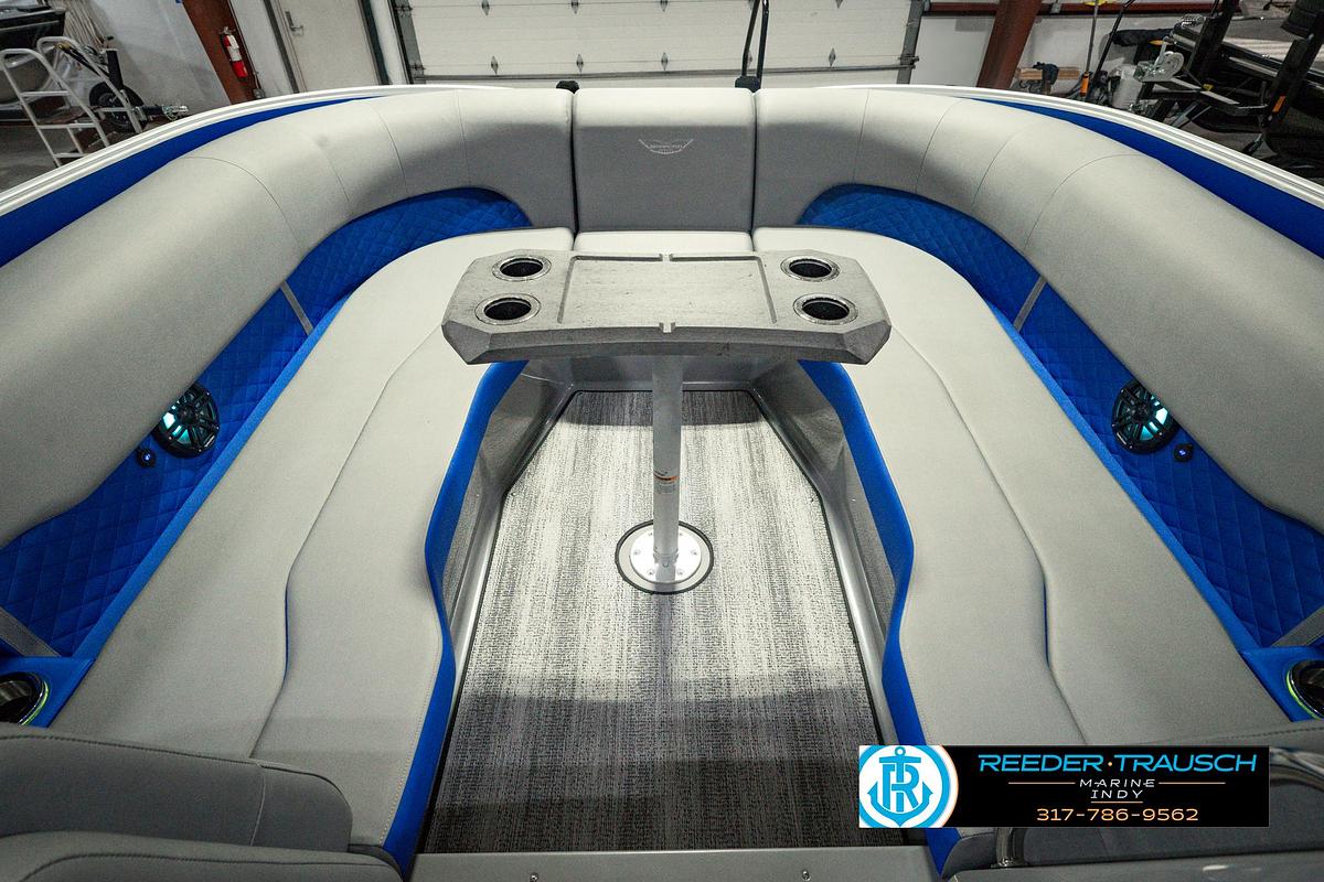 Used 2025 Bennington 25 L Bowrider