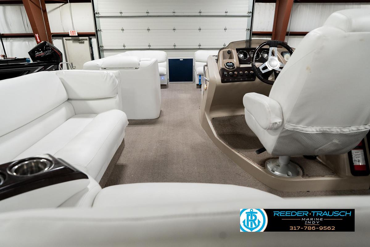 Used 2011 Bennington 2274 RCL