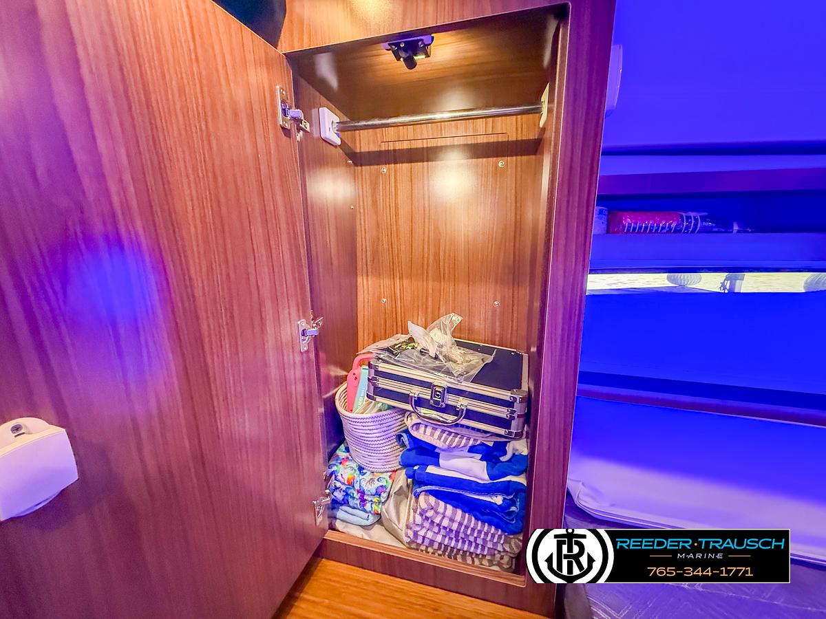 2021 Four Winns Vista 355 Coupe OB