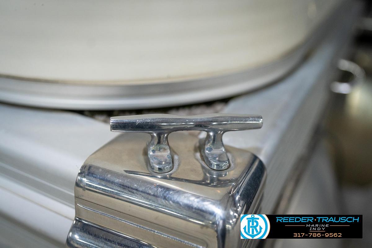 Used 2005 Bennington 2050 RL