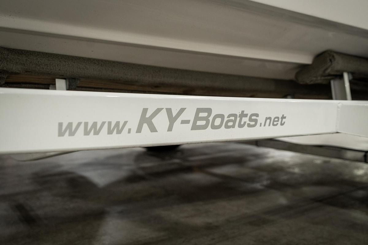 Used 2013 Chapparal 19 H20 F/S