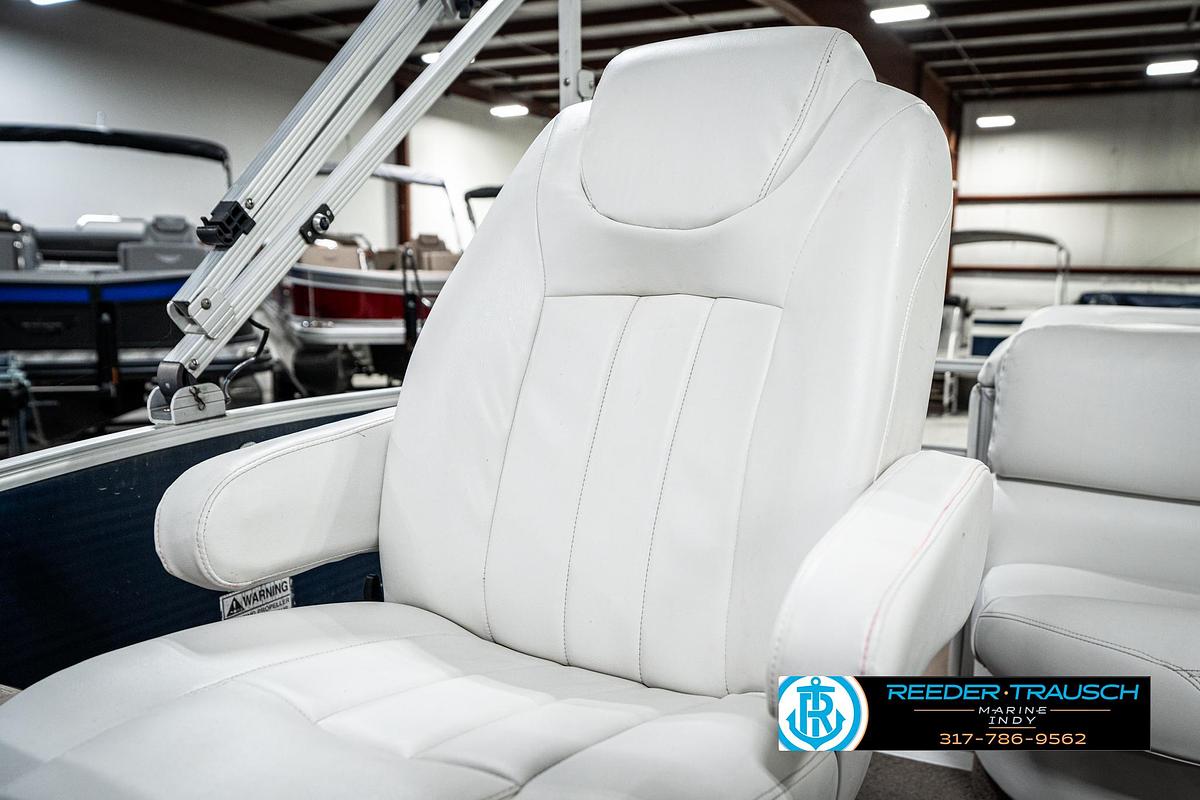 Used 2011 Bennington 2274 RCL