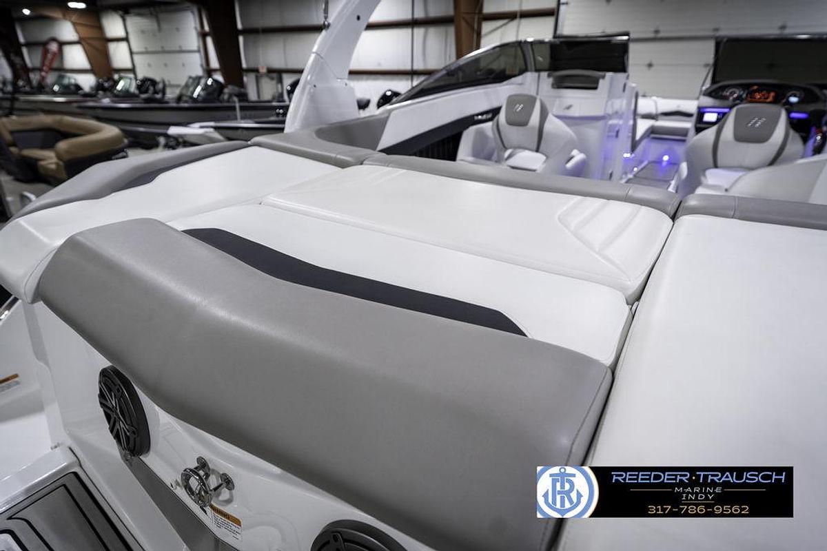 Used 2021 Four Winns H260