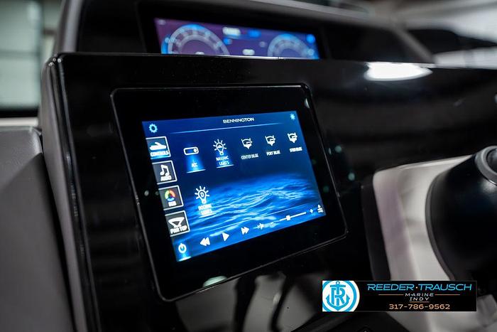 2025 Bennington QX SB T2