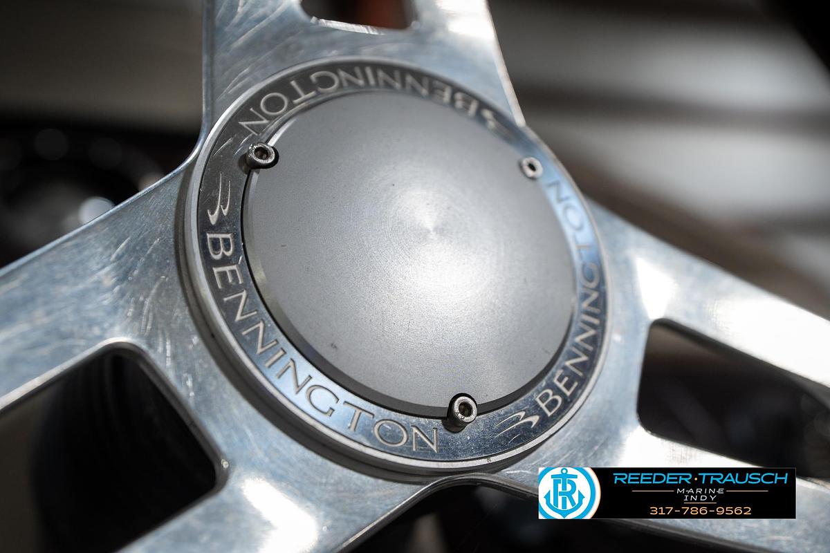 Used 2011 Bennington 2274 RCL