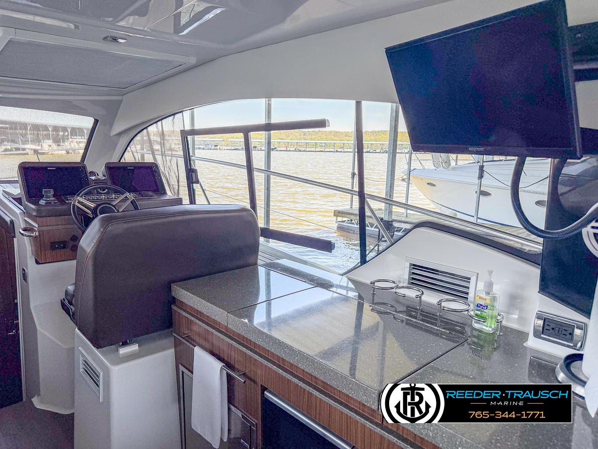 2021 Four Winns Vista 355 Coupe OB