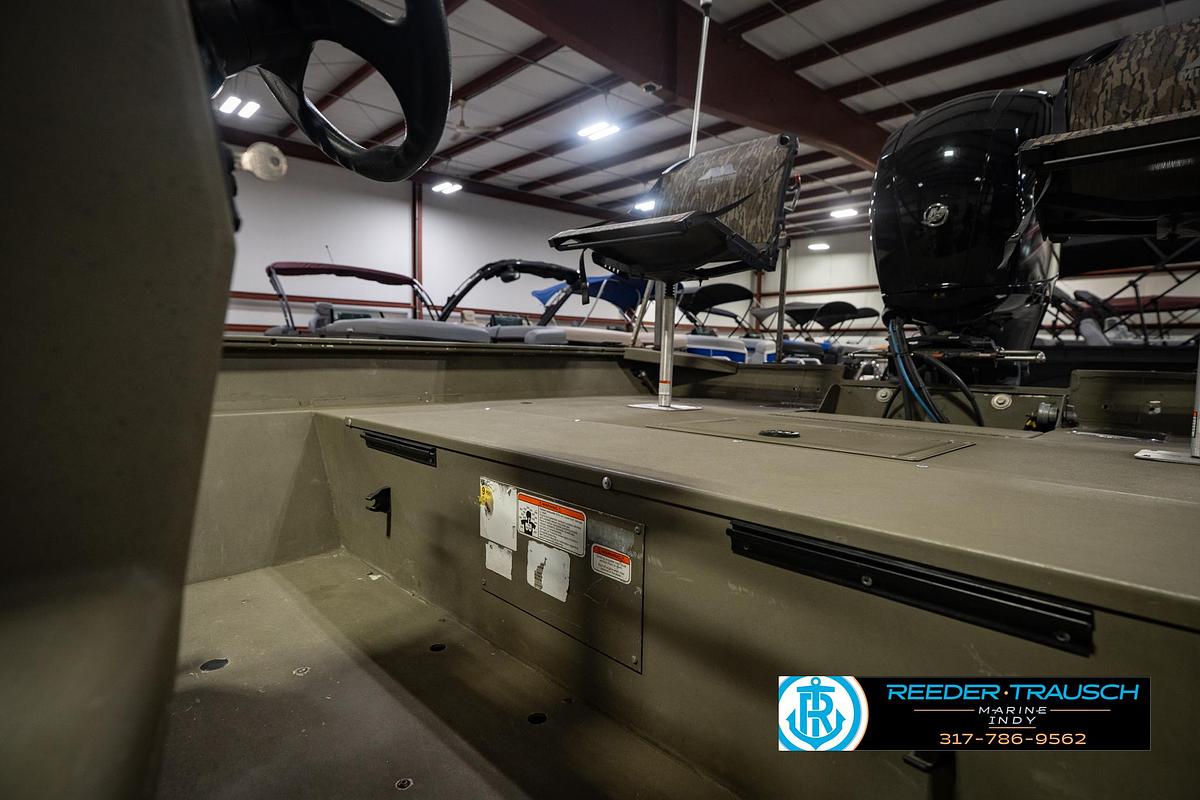 Used 2018 Tracker 2072 CC