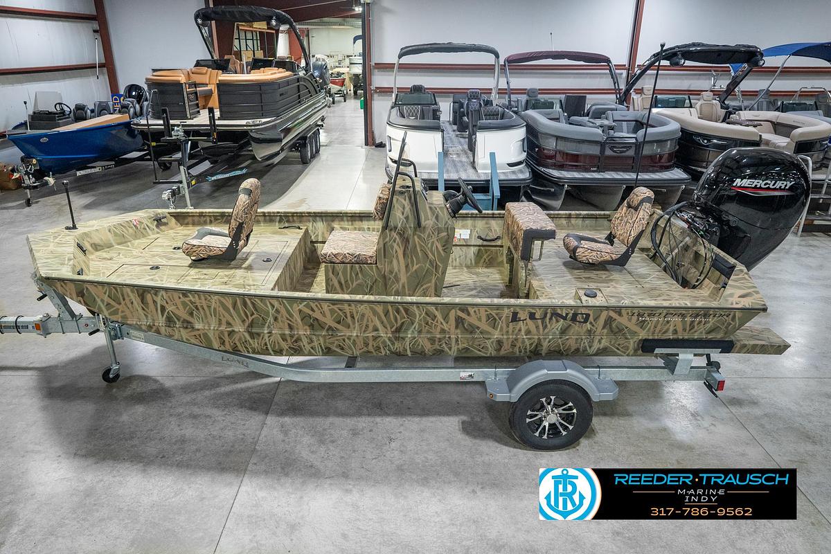 2026 Lund 1870 Predator Center Console