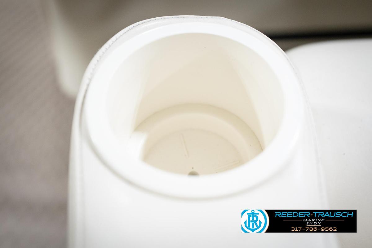 Used 2003 Bennington 2050 RL