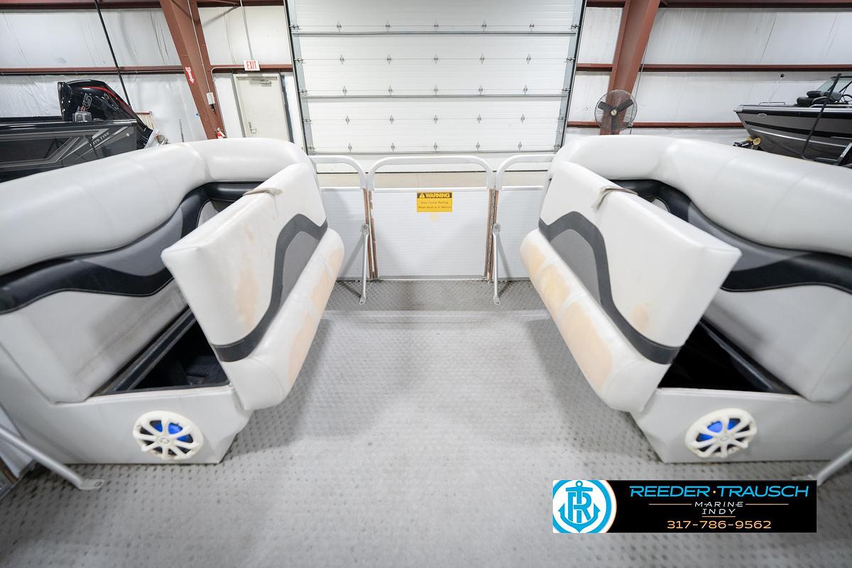 Used 1991 Godfrey Sanpan SP 2200