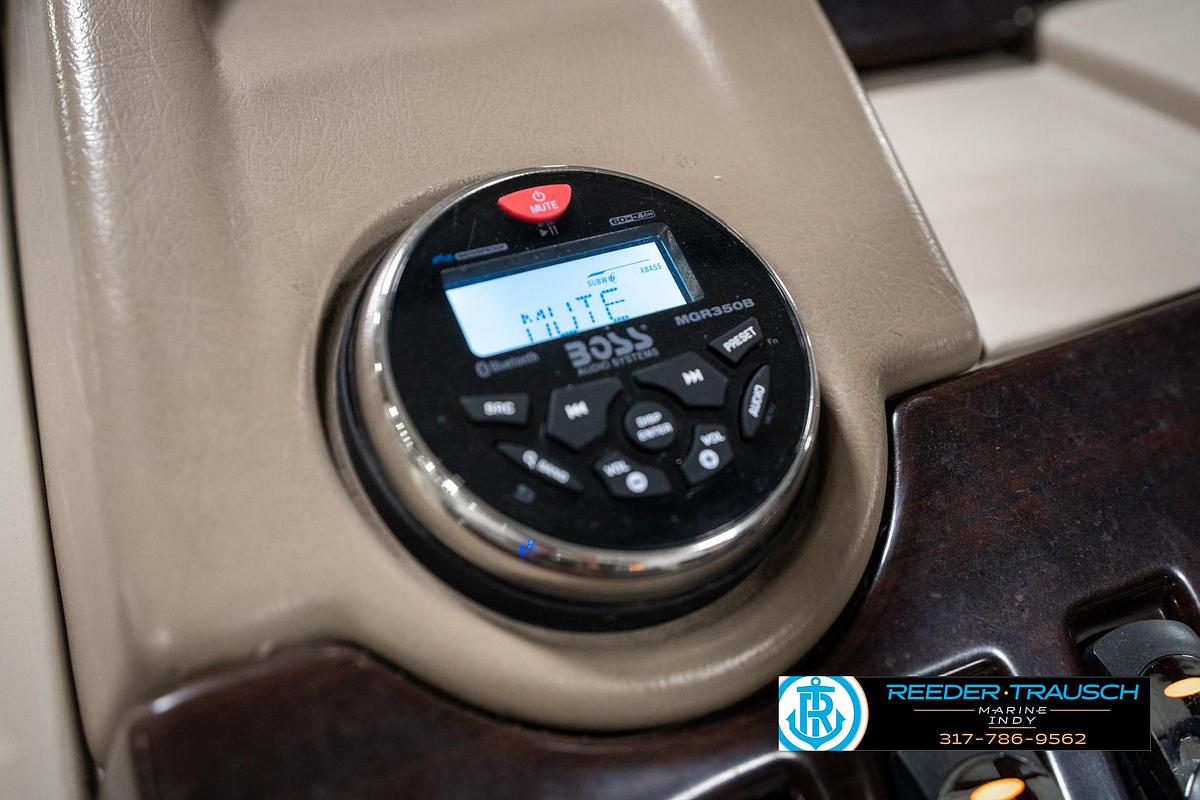 Used 2011 Bennington 2274 RCL