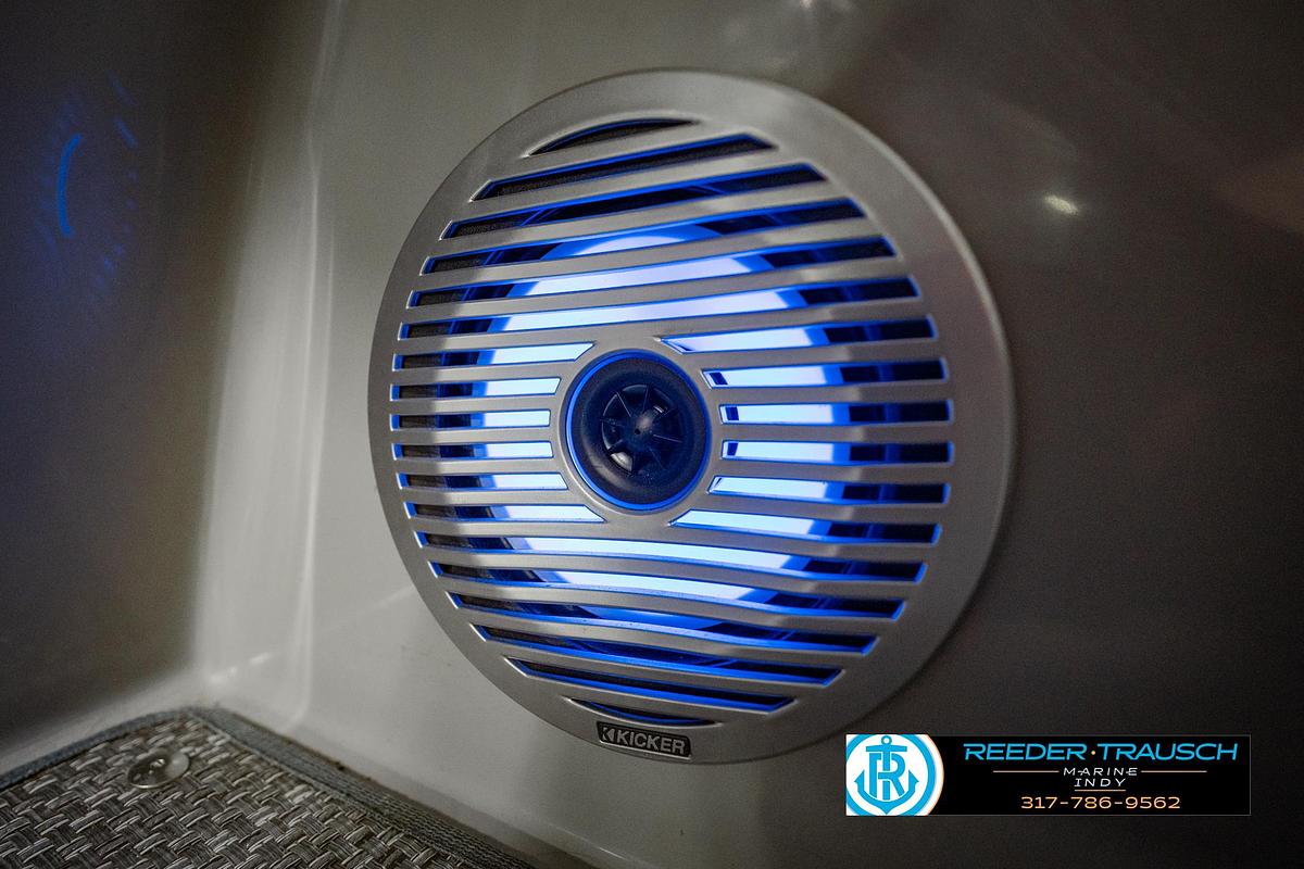 Used 2023 Bennington 23 LSR