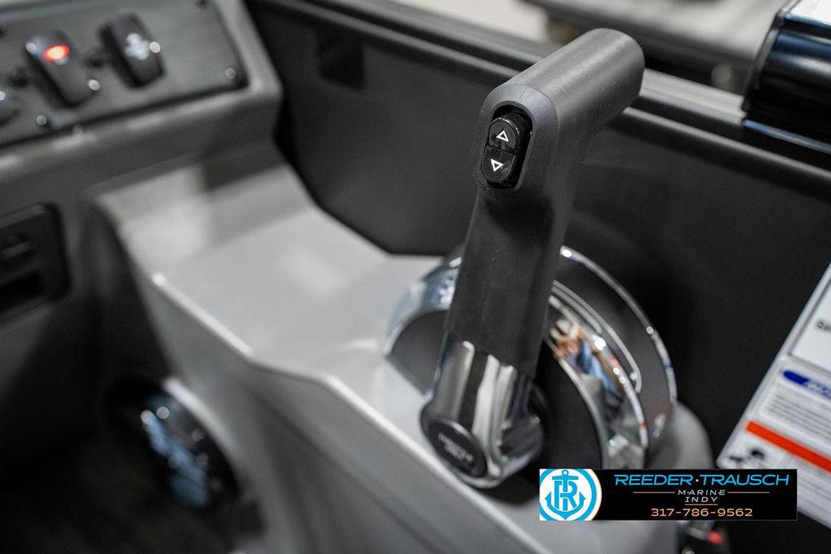 2025 Bennington 21 SLJ