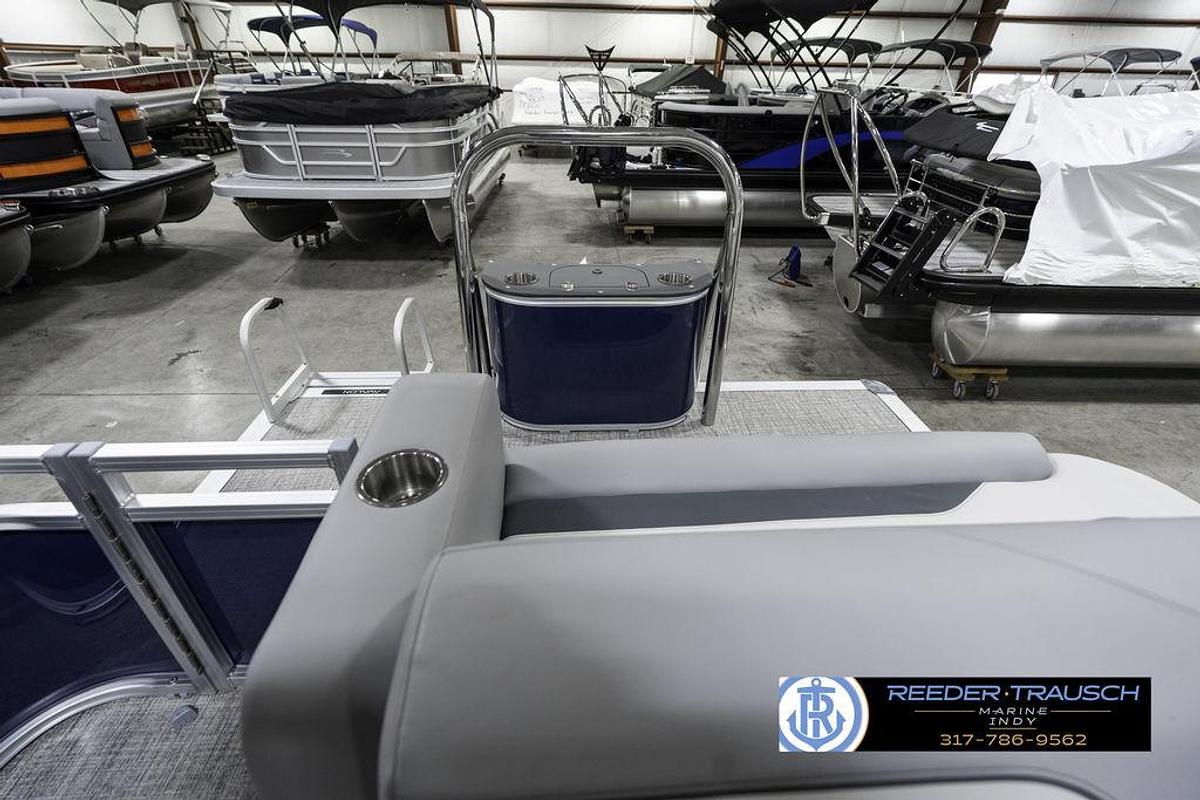 2025 Avalon 1785 Venture CRB