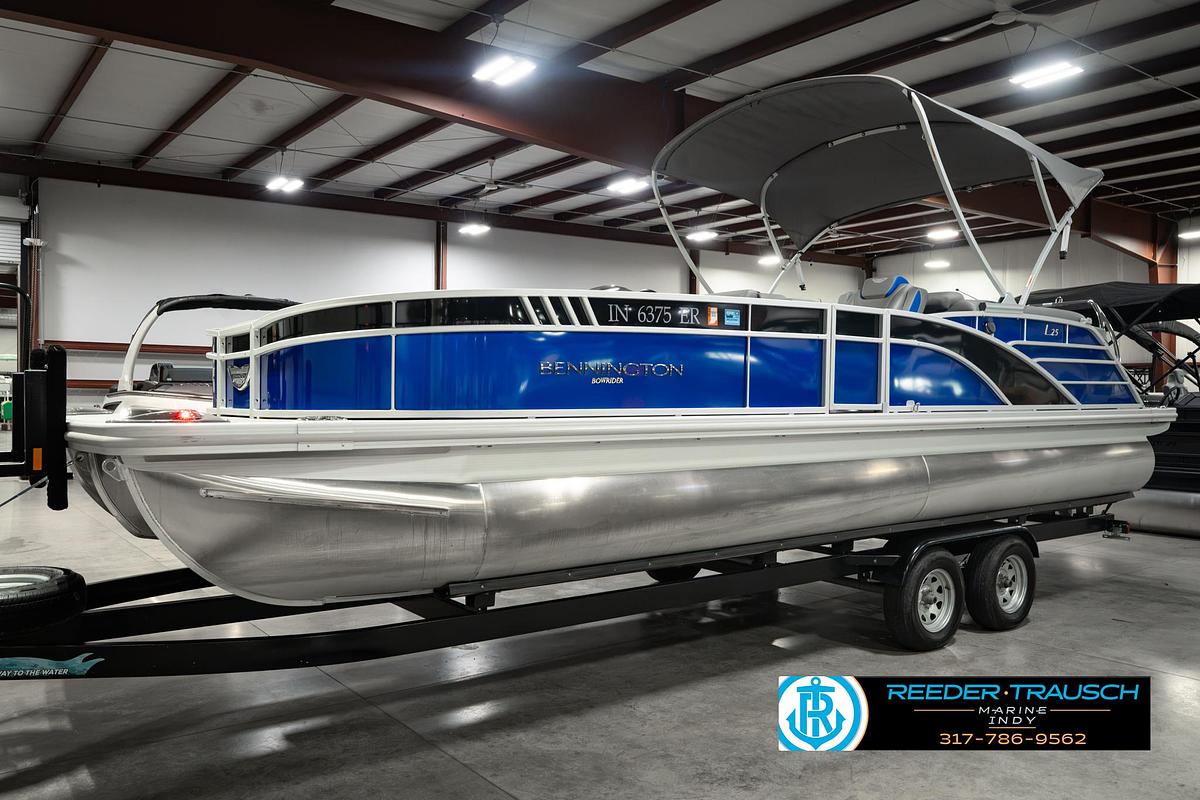 Used 2025 Bennington 25 L Bowrider