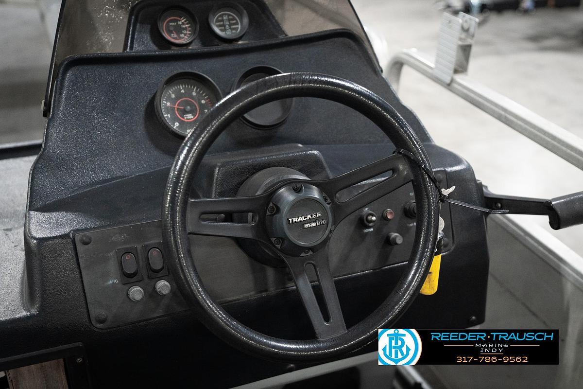 Used 1992 Sun Tracker Party Barge 24