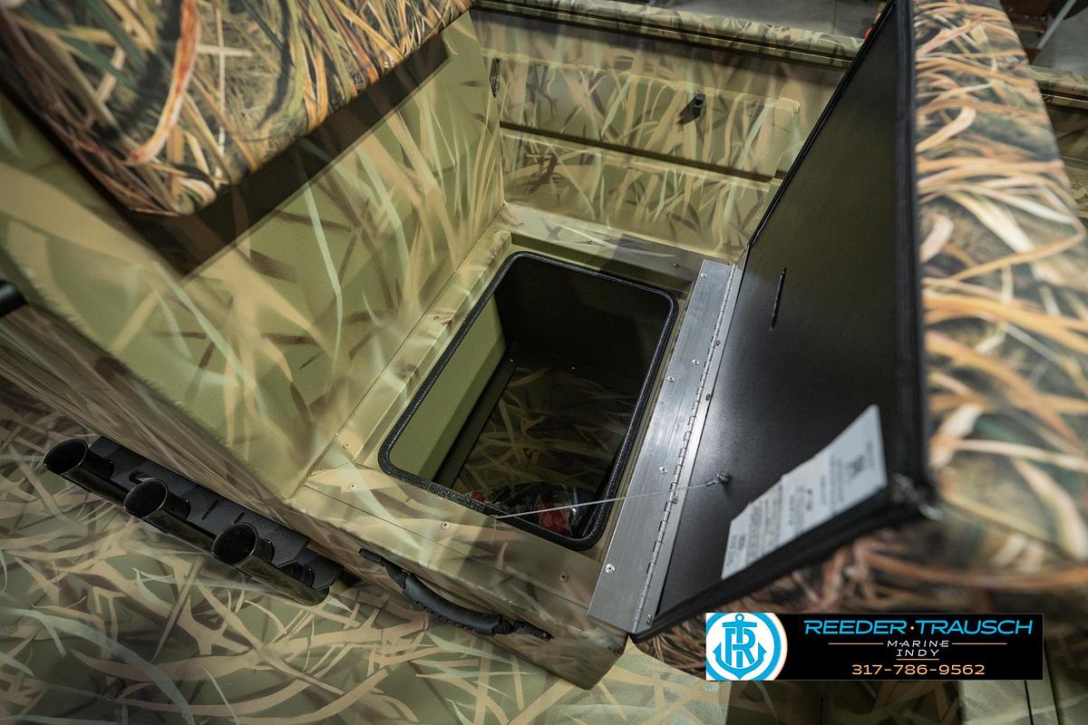 2026 Lund 1870 Predator Center Console